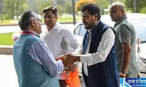 मोदी कैबिनेट विस्तार को लेकर बढ़ी हलचल आया बड़ा बयान मोदी कैबिनेट विस्तार को लेकर बढ़ी हलचल आया बड़ा बयान