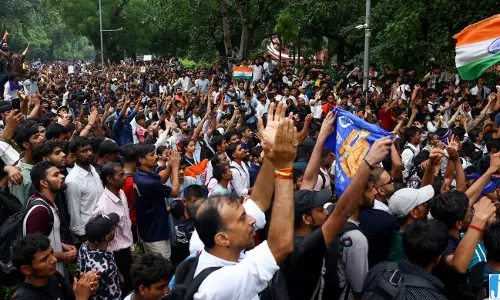 कॉकरोच कांड पर सुप्रीम कोर्ट सख्त जांच के लिए बनेगी कमेटी कॉकरोच कांड पर सुप्रीम कोर्ट सख्त जांच के लिए बनेगी कमेटी