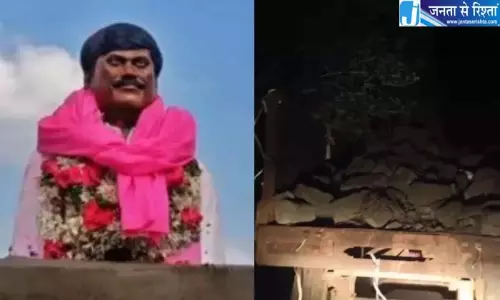 Telangana: नरसंपेट में पेड्डी सुदर्शन रेड्डी की मूर्ति हटाई गई