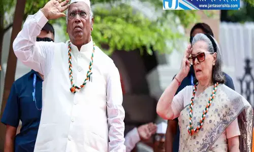 खड़गे का तीखा हमला: महात्मा और वाजपेयी पर भी केस दर्ज करे सरकार