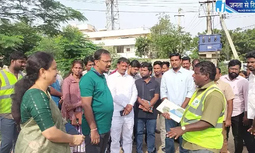 MMC कमिश्नर ने रामपल्ली में नागरिक कार्यों का निरीक्षण किया MMC कमिश्नर ने रामपल्ली में नागरिक कार्यों का निरीक्षण किया