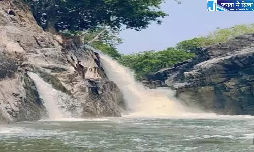 Tamil Nadu: होगेनक्कल में कावेरी से पानी का बहाव बढ़कर 12,500 क्यूसेक हुआ Tamil Nadu: होगेनक्कल में कावेरी से पानी का बहाव बढ़कर 12,500 क्यूसेक हुआ