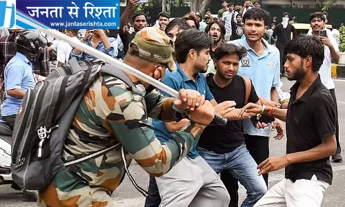 सुप्रीम कोर्ट बनाएगा हाई-पावर्ड कमेटी, दिल्ली छात्र प्रदर्शन में पुलिस कार्रवाई की होगी जांच सुप्रीम कोर्ट बनाएगा हाई-पावर्ड कमेटी, दिल्ली छात्र प्रदर्शन में पुलिस कार्रवाई की होगी जांच