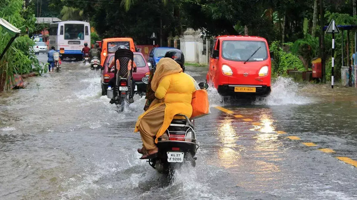 Kerala : भारी बारिश और कल्लाक्कडल का खतरा, 4 जिलों में येलो अलर्ट