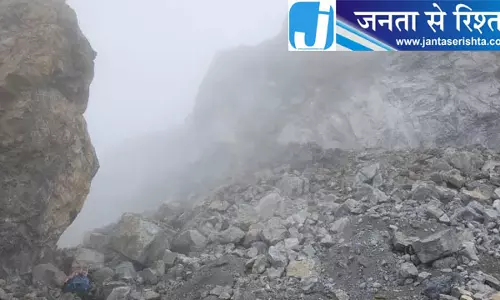 सिरमौर में अवैध खदान पर भारी भूस्खलन, मलबे में तीन लोगों के दबने की आशंका
