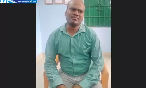 SC सर्टिफिकेट के लिए 8 हजार की रिश्वत लेते RI गिरफ्तार SC सर्टिफिकेट के लिए 8 हजार की रिश्वत लेते RI गिरफ्तार