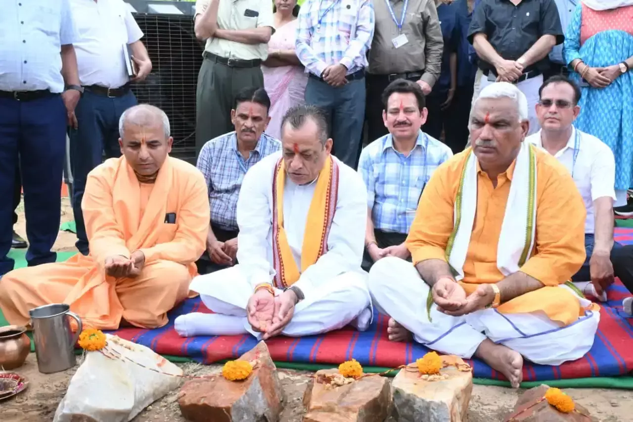 Jaipur: हिंगोनिया में गोवंश की आंखों का आधुनिक उपचार, चिकित्सा सुविधाएं होंगी बेहतर Jaipur: हिंगोनिया में गोवंश की आंखों का आधुनिक उपचार, चिकित्सा सुविधाएं होंगी बेहतर