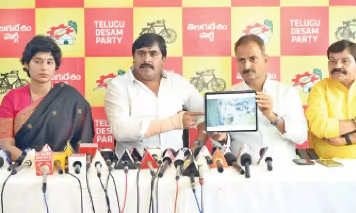 TDP नेता ने तिरुपति कलेक्टर के खिलाफ टिप्पणी को लेकर भूमाना की आलोचना की