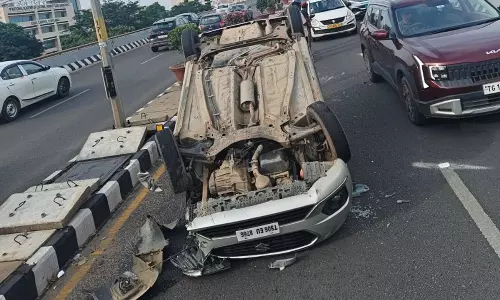 PVNR एक्सप्रेसवे पर पिलर 171 के पास दुर्घटना की सूचना मिली PVNR एक्सप्रेसवे पर पिलर 171 के पास दुर्घटना की सूचना मिली