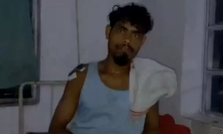 Assam: डिब्रूगढ़ में तेंदुए के हमले में चाय बागान का कर्मचारी घायल Assam: डिब्रूगढ़ में तेंदुए के हमले में चाय बागान का कर्मचारी घायल