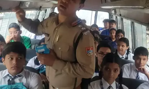 Haldwani: स्कूल वाहनों की जांच के दौरान नियमों का उल्लंघन मिला तो होगी कार्रवाई Haldwani: स्कूल वाहनों की जांच के दौरान नियमों का उल्लंघन मिला तो होगी कार्रवाई