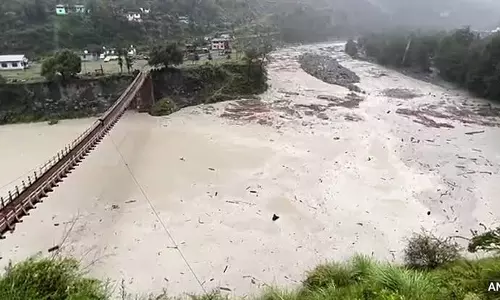 Shimla: 21 अगस्त तक भारी बारिश की चेतावनी, गिरी जटोन बांध से पानी छोड़े जाने पर सतर्कता Shimla: 21 अगस्त तक भारी बारिश की चेतावनी, गिरी जटोन बांध से पानी छोड़े जाने पर सतर्कता