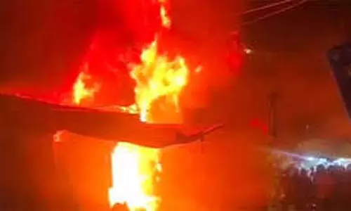 Haridwar: संदिग्ध परिस्थितियों में ज्वेलरी दुकानों में लगी आग, उर्स के बीच हड़कंप