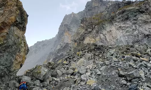 Nahan: सिरमौर में माइनिंग साइट पर बड़ा हादसा, पहाड़ दरकने से 3 लोगों के दबने की आशंका
