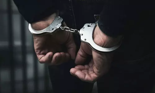 नाबालिग छात्रा से दुर्व्यवहार का आरोप, शिक्षक गिरफ्तार