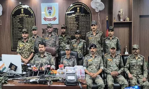 गुमला में JJMP के 4 नक्सली गिरफ्तार 5 लाख के इनामी सब-जोनल सदस्य भी पकड़े गए गुमला में JJMP के 4 नक्सली गिरफ्तार 5 लाख के इनामी सब-जोनल सदस्य भी पकड़े गए