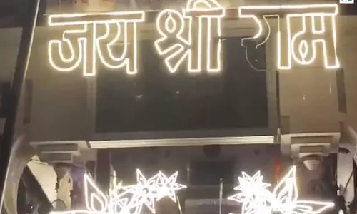 सावन में जगमगाया अयोध्या का हनुमानगढ़ी मंदिर, दर्शन को उमड़े भक्त