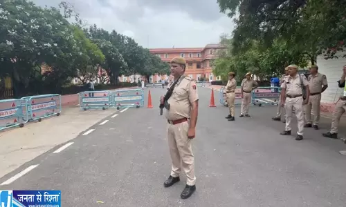 मुख्यमंत्री कार्यालय को बम से उड़ाने की धमकी जांच के बाद आरोपी गिरफ्तार मुख्यमंत्री कार्यालय को बम से उड़ाने की धमकी जांच के बाद आरोपी गिरफ्तार