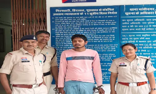 नाबालिग से छेड़छाड़ करने वाला बदमाश गिरफ्तार नाबालिग से छेड़छाड़ करने वाला बदमाश गिरफ्तार