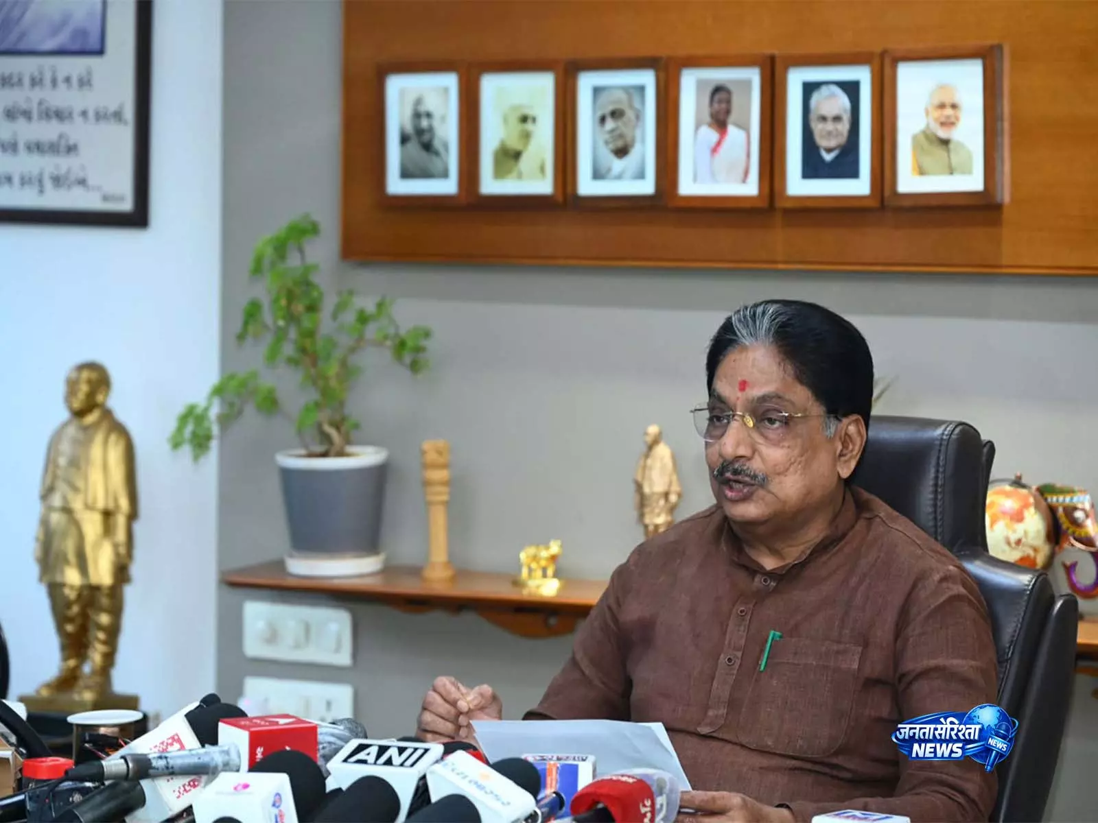 गुजरात में पंचायत और राजस्व तलाटियों की जिम्मेदारियां तय गुजरात में पंचायत और राजस्व तलाटियों की जिम्मेदारियां तय