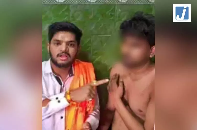 होटल में हिंदू संगठन का छापा: नाम बदलकर नाबालिग युवती को लाया मुस्लिम युवक, कमरे में पकड़े जाने पर भारी बवाल होटल में हिंदू संगठन का छापा: नाम बदलकर नाबालिग युवती को लाया मुस्लिम युवक, कमरे में पकड़े जाने पर भारी बवाल