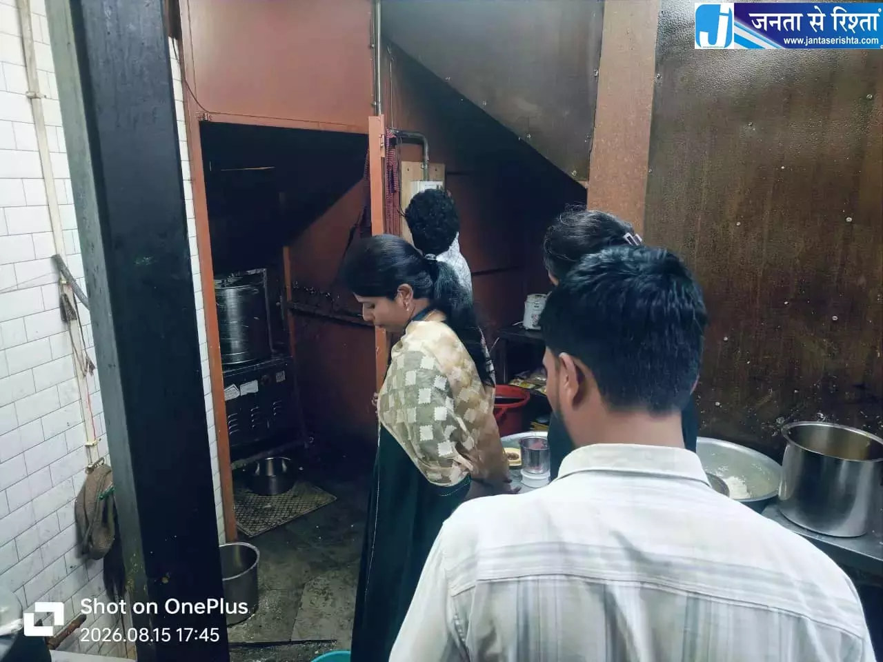 H-FAST ने जुबली हिल्स के भद्राचलम कैफ़े में फ़ूड सेफ़्टी के नियमों के उल्लंघन की पहचान की H-FAST ने जुबली हिल्स के भद्राचलम कैफ़े में फ़ूड सेफ़्टी के नियमों के उल्लंघन की पहचान की