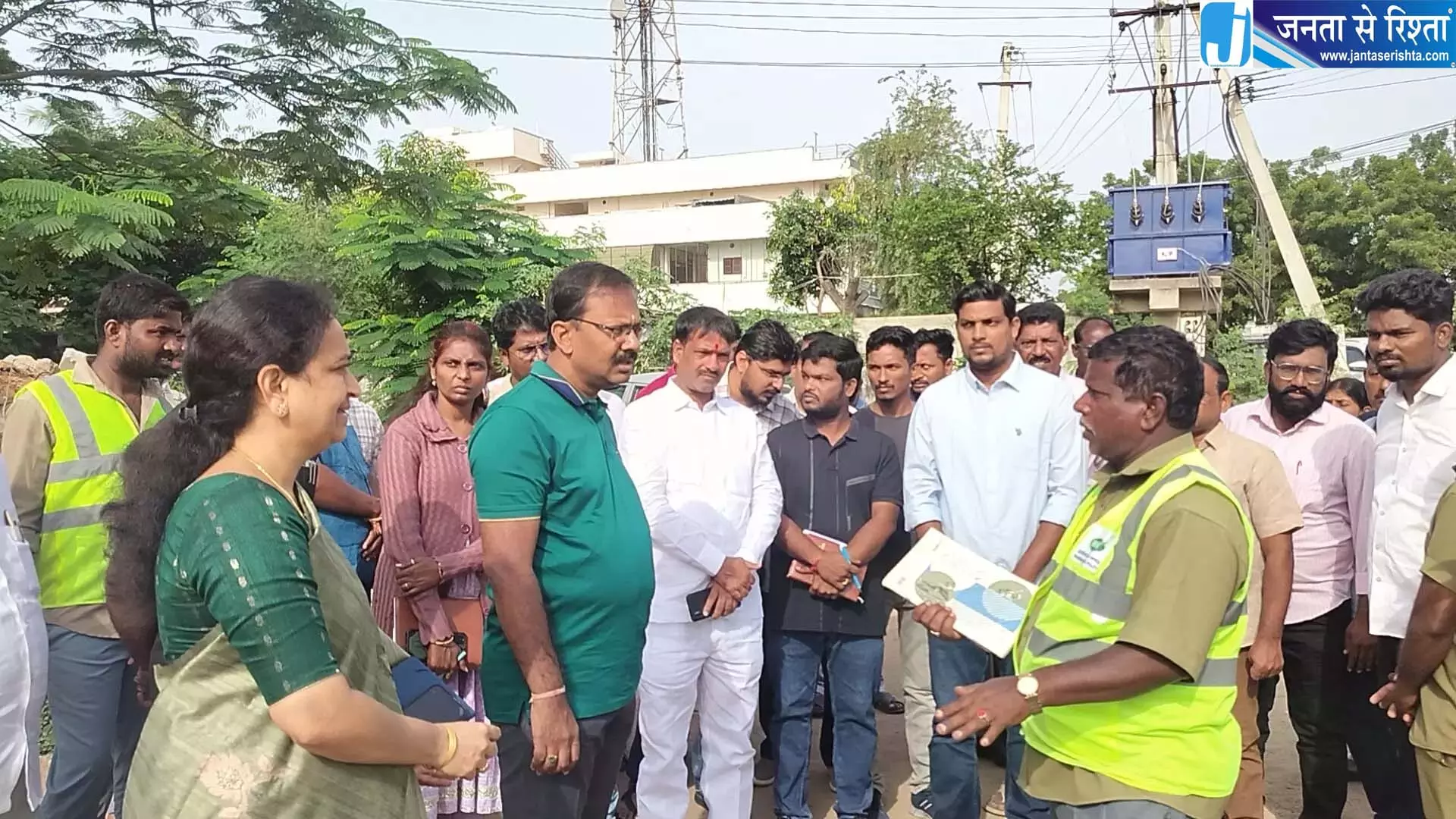 MMC कमिश्नर ने रामपल्ली में नागरिक कार्यों का निरीक्षण किया MMC कमिश्नर ने रामपल्ली में नागरिक कार्यों का निरीक्षण किया