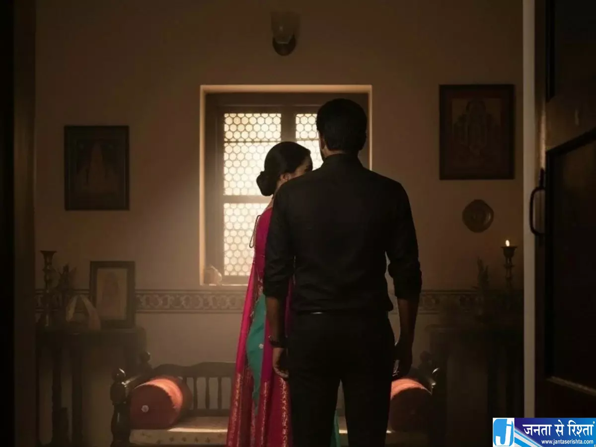फ्लैट पर पहुंची पत्नी महिला मित्र के साथ मिले सचिव पर बरसी फ्लैट पर पहुंची पत्नी महिला मित्र के साथ मिले सचिव पर बरसी