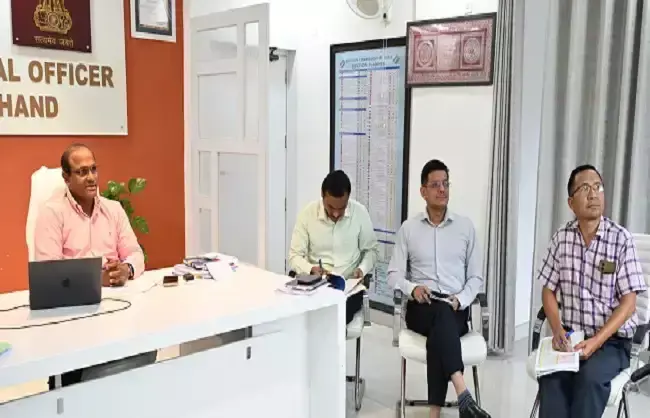 Dehradun: एसआईआर पर मंडलायुक्तों का फोकस, 15 दिन जिलों में कैंप कर करेंगे समीक्षा Dehradun: एसआईआर पर मंडलायुक्तों का फोकस, 15 दिन जिलों में कैंप कर करेंगे समीक्षा