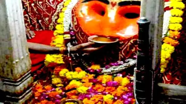 चॉकलेट-बिरयानी का प्रसाद: देश के 7 मंदिरों में चढ़ता है ऐसा अनोखा भोग चॉकलेट-बिरयानी का प्रसाद: देश के 7 मंदिरों में चढ़ता है ऐसा अनोखा भोग
