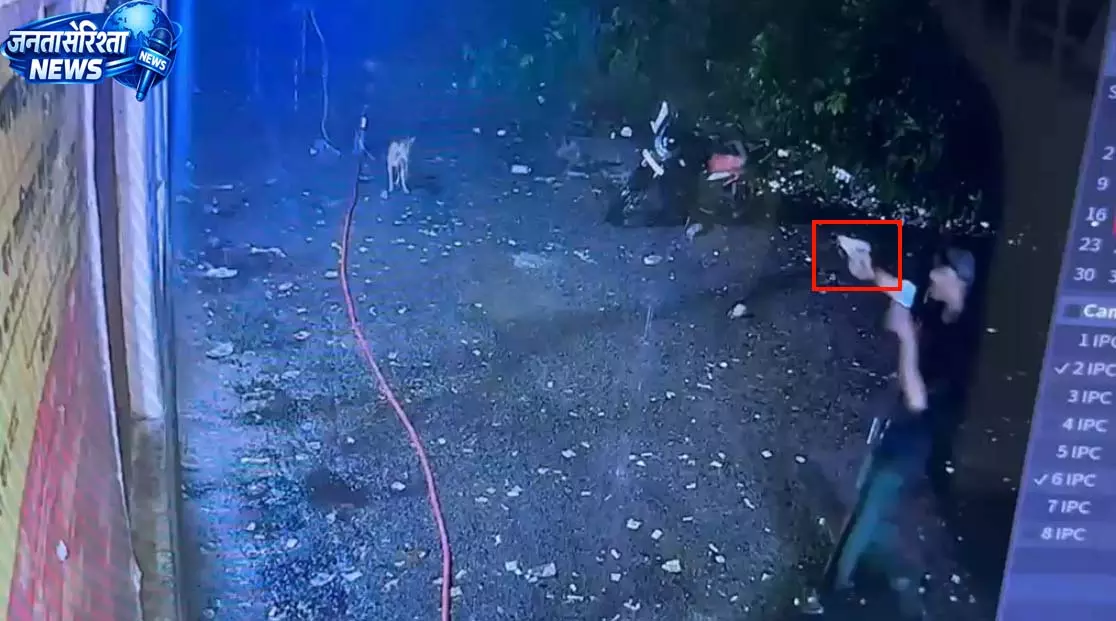 CG: शराब दुकान में गार्ड पर गोली चलाकर आरोपी फरार CG: शराब दुकान में गार्ड पर गोली चलाकर आरोपी फरार