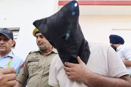 एनआईए की विशेष अदालत ने पाकिस्तान स्थित आतंकी सरगना के खिलाफ जारी किया गैर जमानती वारंट एनआईए की विशेष अदालत ने पाकिस्तान स्थित आतंकी सरगना के खिलाफ जारी किया गैर जमानती वारंट