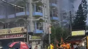 Kolkata: होटल में आग के बाद दमकल विभाग की कार्यशैली पर सवाल, जिम्मेदारी तय करने की मांग Kolkata: होटल में आग के बाद दमकल विभाग की कार्यशैली पर सवाल, जिम्मेदारी तय करने की मांग