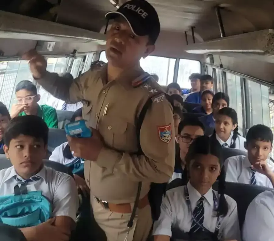 Haldwani: स्कूल वाहनों की जांच के दौरान नियमों का उल्लंघन मिला तो होगी कार्रवाई Haldwani: स्कूल वाहनों की जांच के दौरान नियमों का उल्लंघन मिला तो होगी कार्रवाई