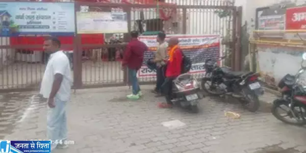 सोनीपत निगम में हंगामा सफाई कर्मचारियों ने की तालाबंदी सोनीपत निगम में हंगामा सफाई कर्मचारियों ने की तालाबंदी