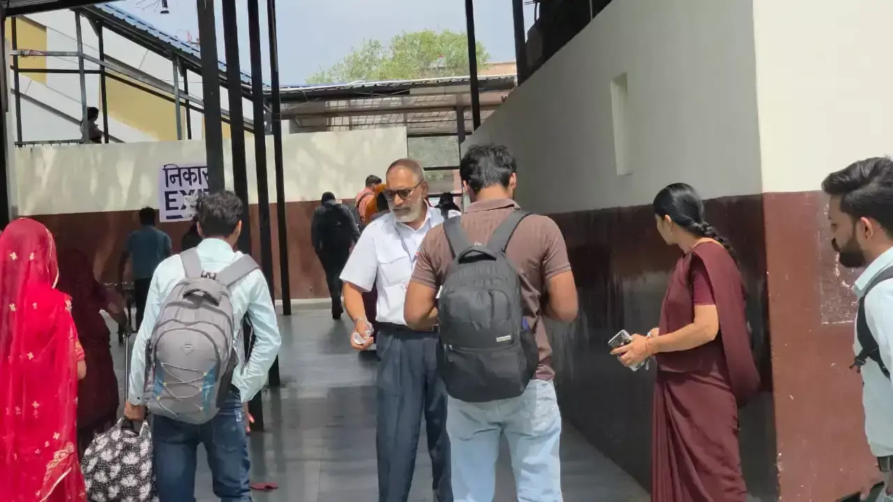 Jodhpur: टिकट जांच अभियान में 16 हजार मामले पकड़े, लक्ष्य से 26.65% ज्यादा वसूली Jodhpur: टिकट जांच अभियान में 16 हजार मामले पकड़े, लक्ष्य से 26.65% ज्यादा वसूली