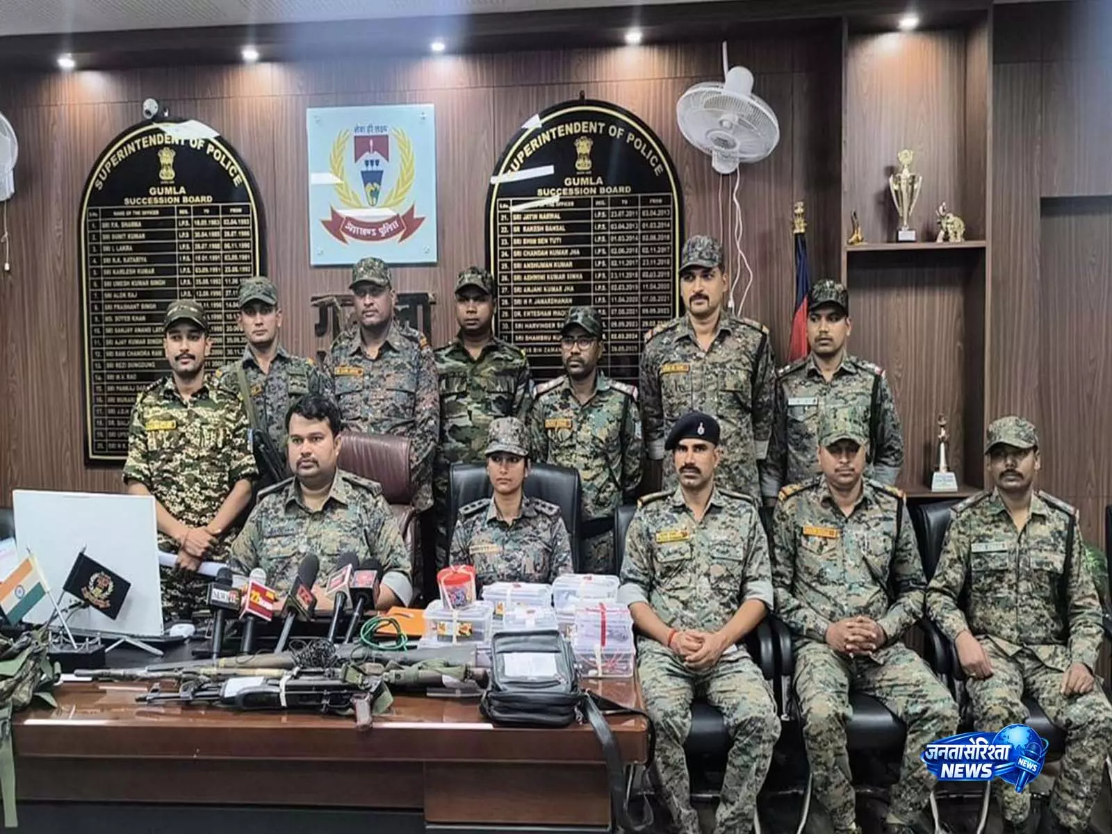 गुमला में JJMP के 4 नक्सली गिरफ्तार 5 लाख के इनामी सब-जोनल सदस्य भी पकड़े गए गुमला में JJMP के 4 नक्सली गिरफ्तार 5 लाख के इनामी सब-जोनल सदस्य भी पकड़े गए