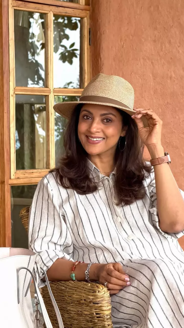 नदिया मोइदु ने दिखाया ट्रेंडी को-ऑर्ड फैशन नदिया मोइदु ने दिखाया ट्रेंडी को-ऑर्ड फैशन