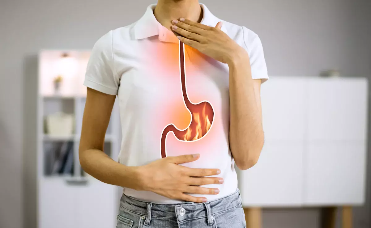 पेट की जलन से परेशान हैं तो बदलें आदतें इन घरेलू उपायों से मिलेगी राहत