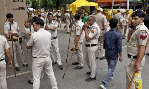 Delhi जंतर-मंतर विवाद के बाद पुलिस विभाग में फेरबदल Delhi जंतर-मंतर विवाद के बाद पुलिस विभाग में फेरबदल