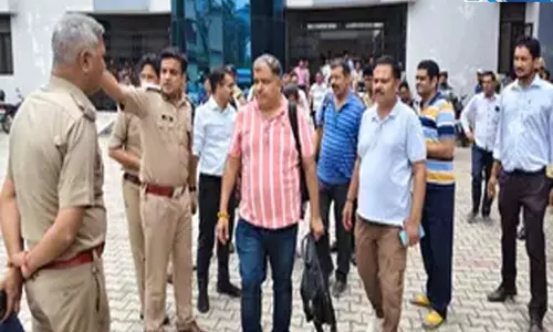 विजिलेंस की रेड से घबराया अधिकारी शौचालय में छिपा रिश्वत की रकम बरामद
