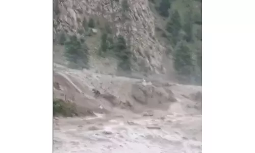 लाहौल स्पीति में फ्लैश फ्लड से सड़क संपर्क टूटा