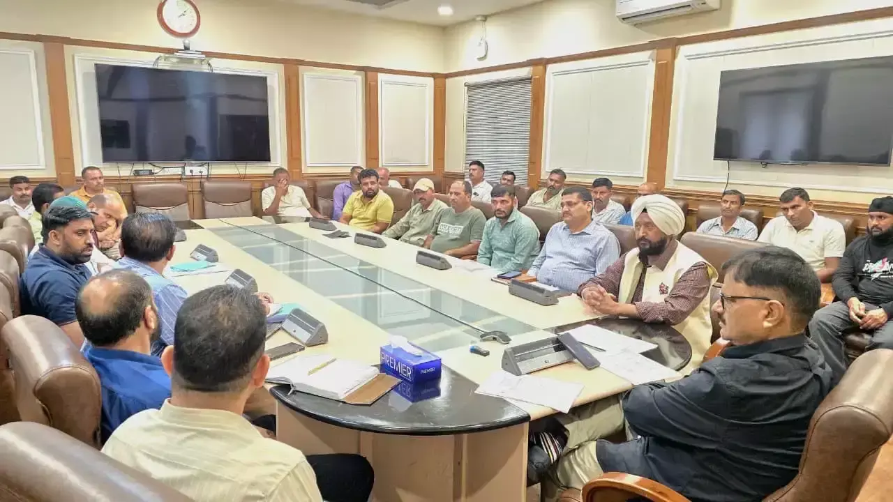 Jammu: जावेद राणा ने लिया विकास कार्यों का जायजा, लंबित काम जल्द निपटाने के निर्देश