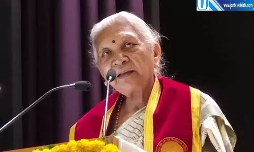 राज्यपाल आनंदीबेन पटेल छुट्टी पर राष्ट्रपति की मंजूरी के बाद गुजरात रवाना