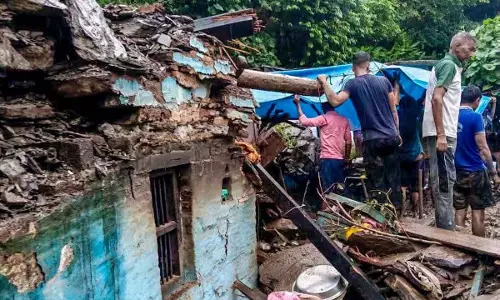 उत्तराखंड में बारिश का कहर, पौड़ी में मलबे में दबकर मां-बेटे समेत तीन की मौत