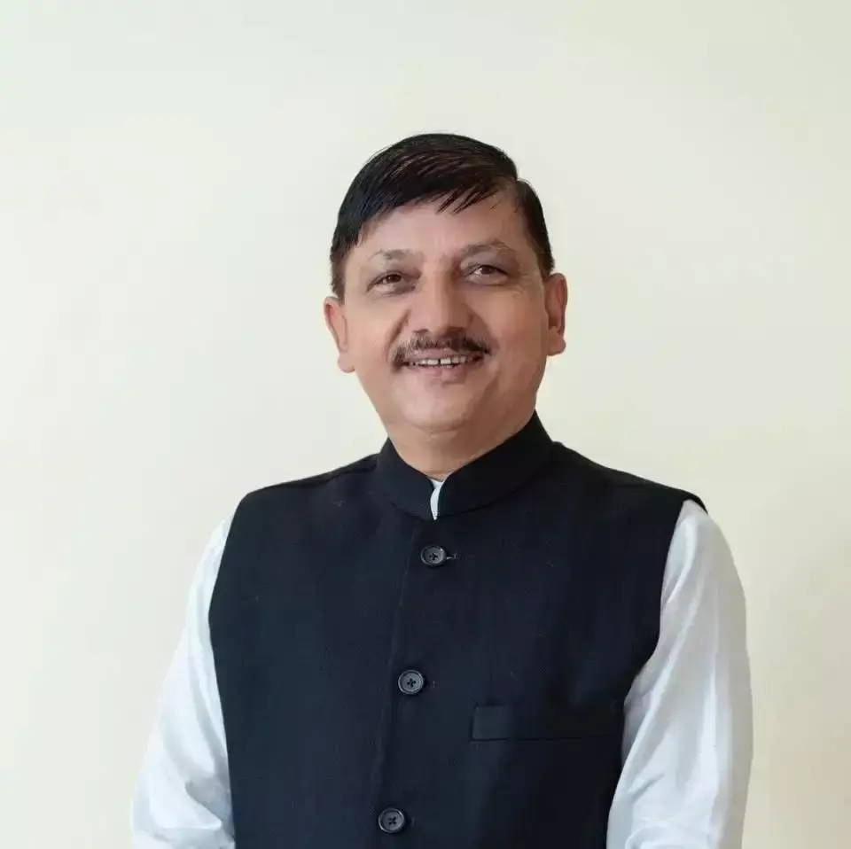 Hamirpur: उद्घाटन रद्द और प्रशासनिक कोटा कम करने पर गरमाई सियासत, राजेंद्र राणा का हमला