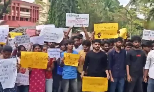 Kochi में छात्रा की मौत के बाद विरोध प्रदर्शन तेज