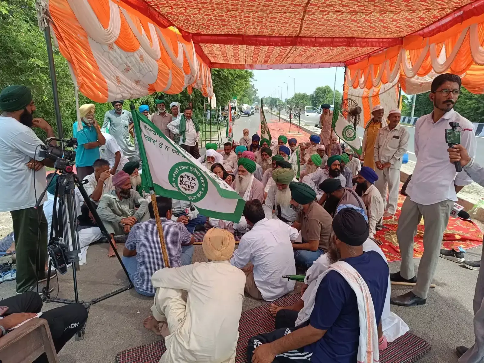 Jind: मांगों को लेकर किसानों का आक्रोश, खनौरी बॉर्डर पर अर्धनग्न प्रदर्शन की तैयारी