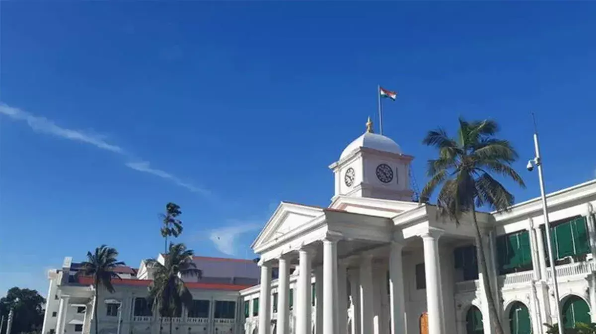 Kerala: विझिनजम पोर्ट रिलीज़ में गलती, 2 अफसरों का तबादला Kerala: विझिनजम पोर्ट रिलीज़ में गलती, 2 अफसरों का तबादला