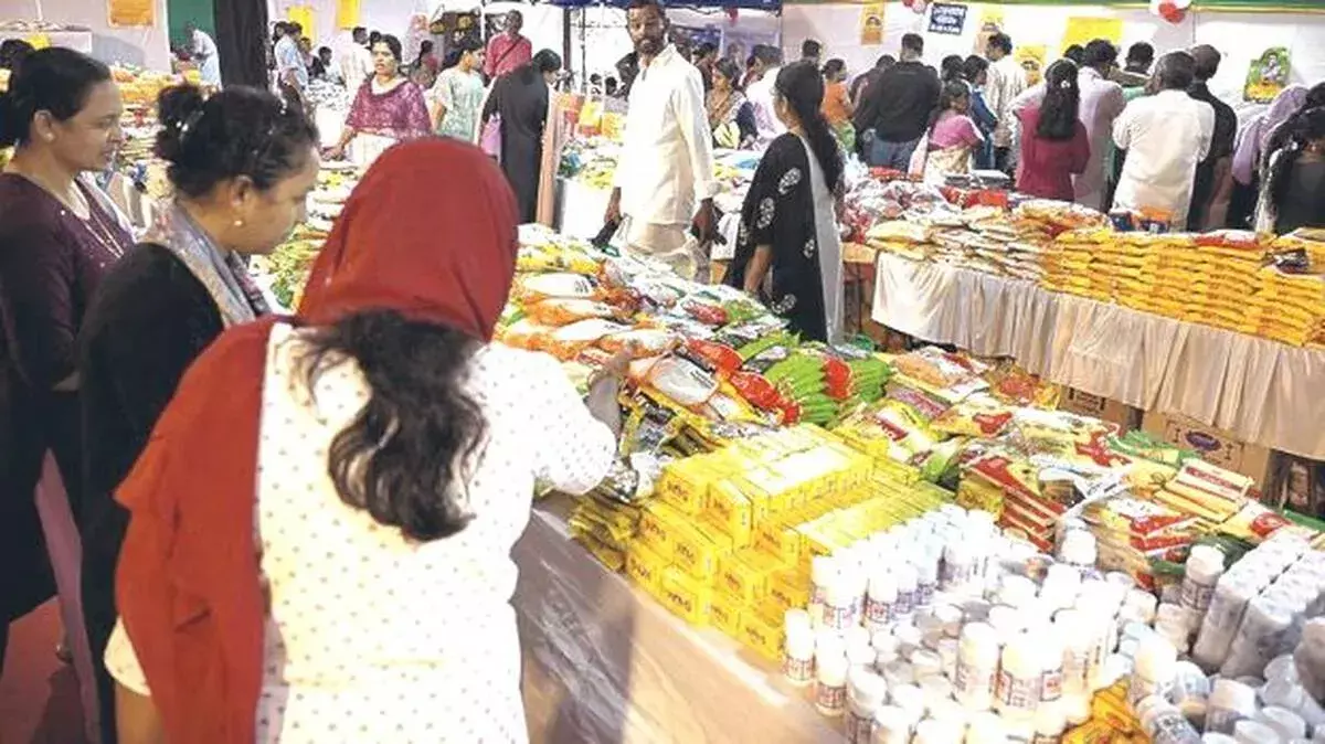 Kerala: सरकारी बाजार में चावल और जरूरी सामान उपलब्ध Kerala: सरकारी बाजार में चावल और जरूरी सामान उपलब्ध